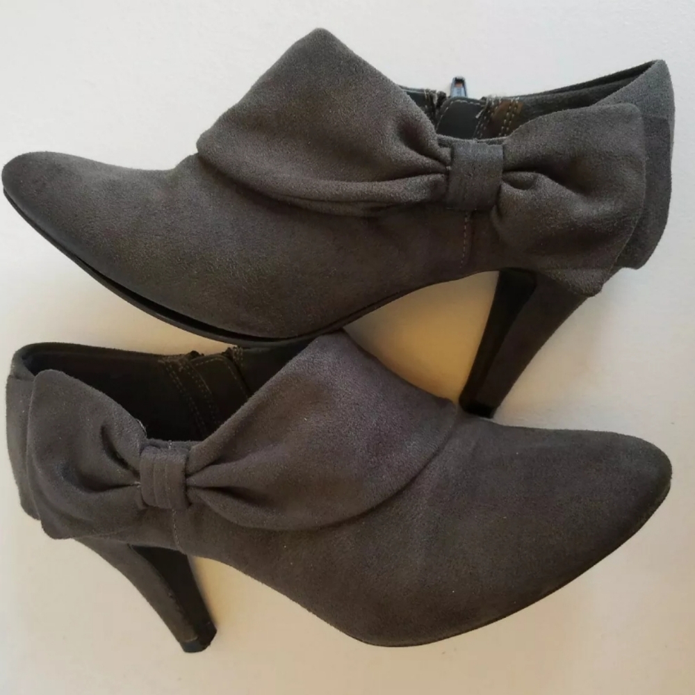 East 5th Sz 6 M Gray Booties Boots Heels With Bow